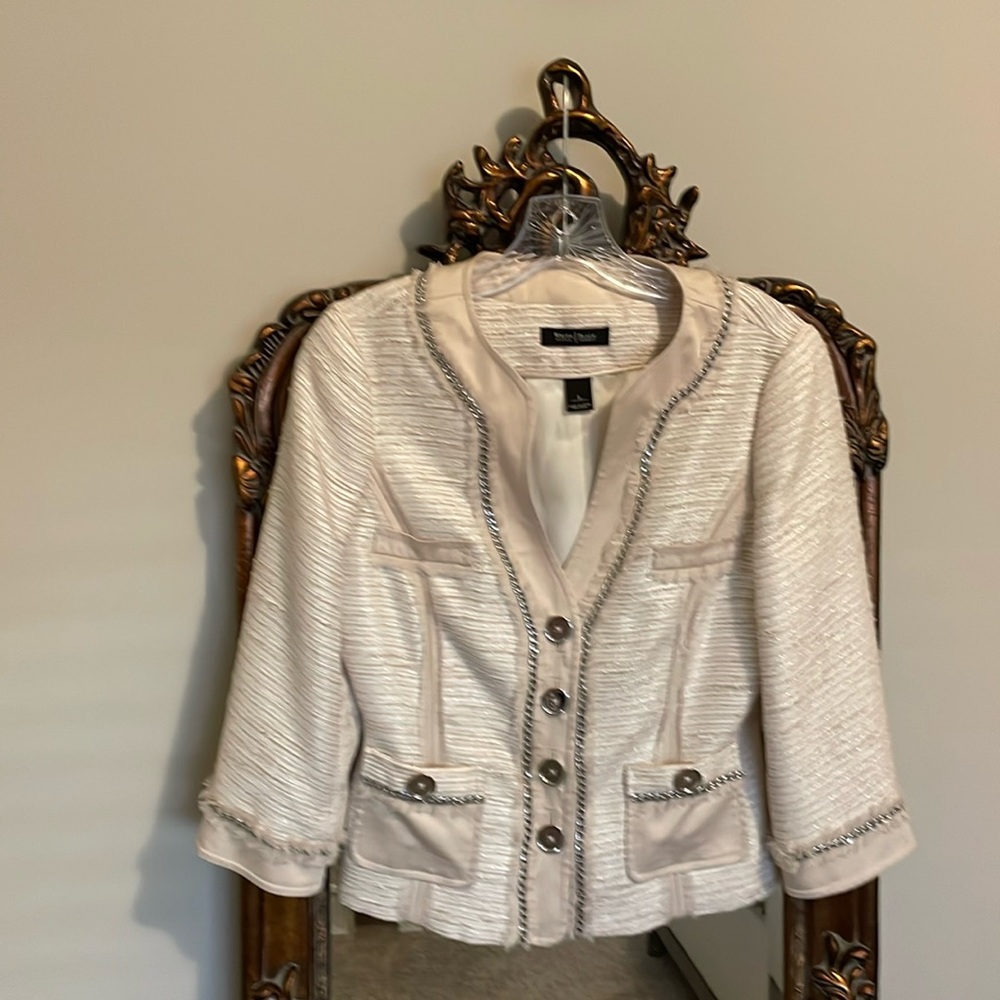 🌷5/$40. White House Black Market White Boucle Chain Cropped Jacket